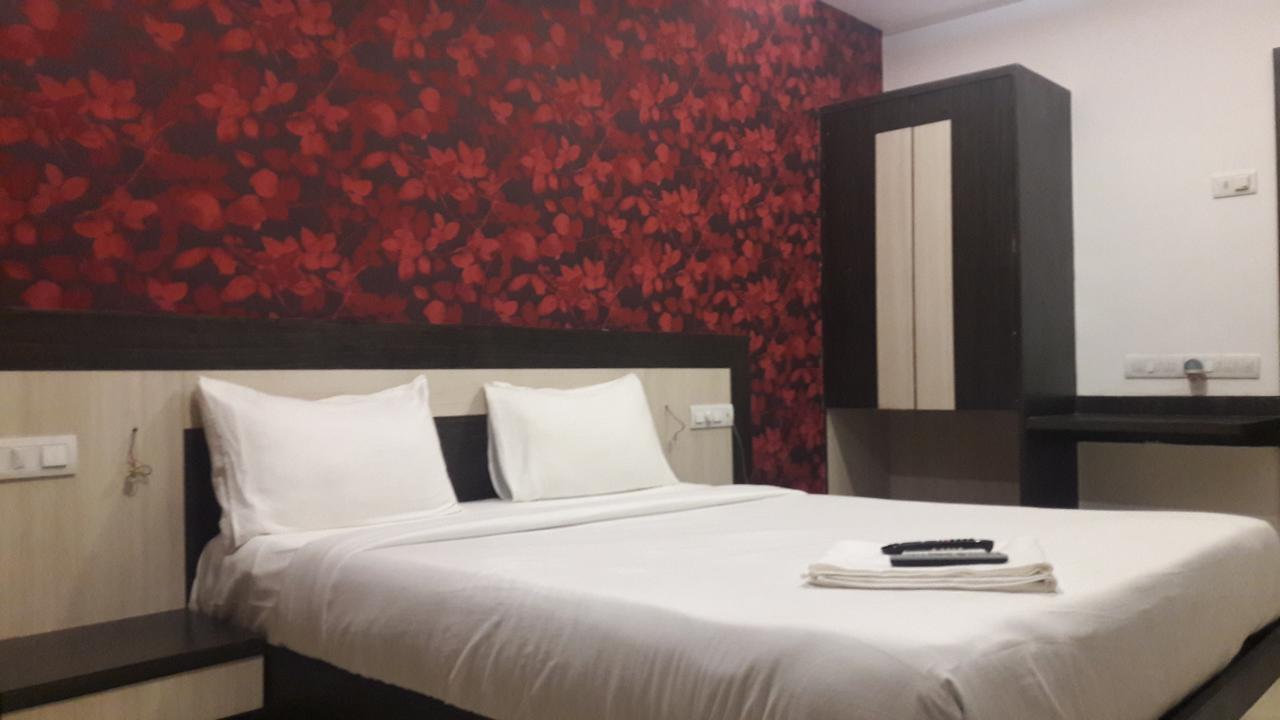 Hotel Naivedya Aurangābād Extérieur photo