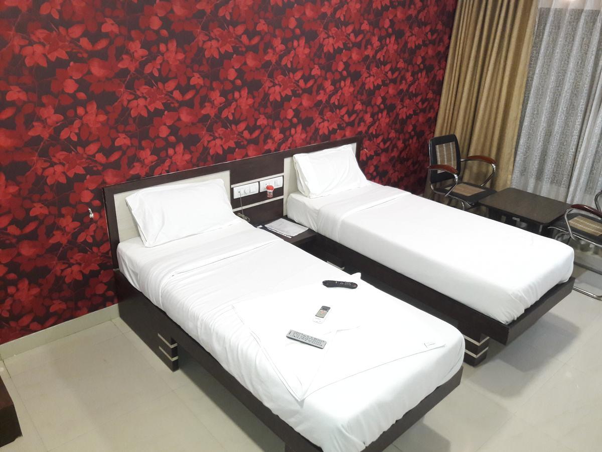 Hotel Naivedya Aurangābād Extérieur photo