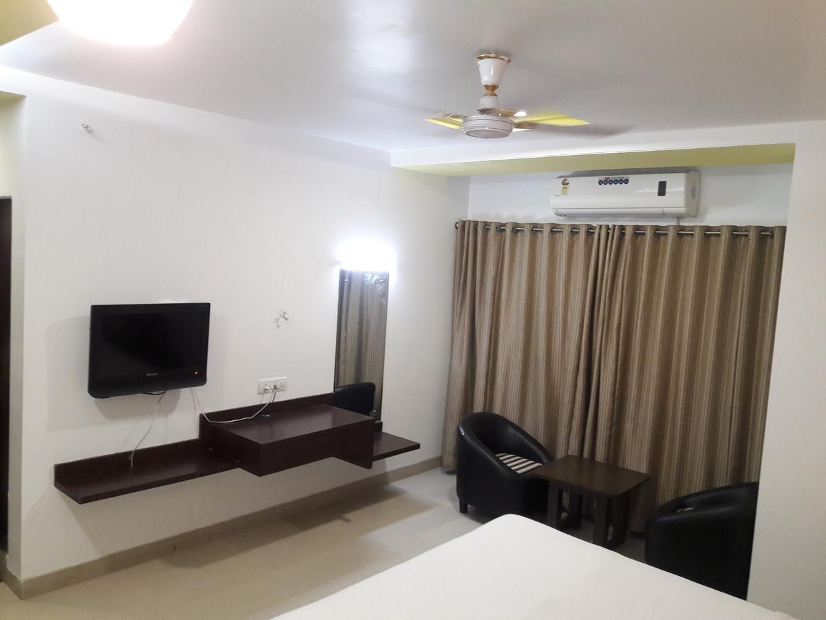 Hotel Naivedya Aurangābād Extérieur photo
