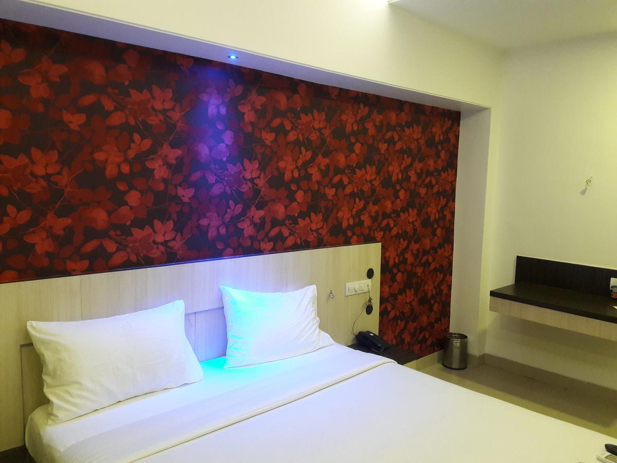 Hotel Naivedya Aurangābād Extérieur photo